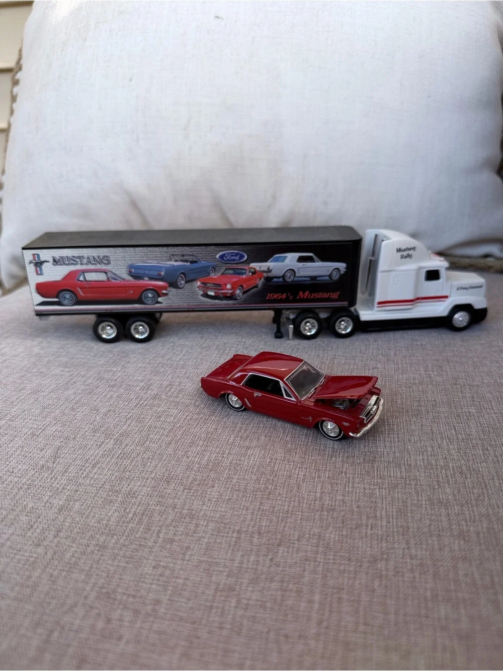 Ford Mustang Diecast Car Hauler Set 1964½ Mustang Collector Display